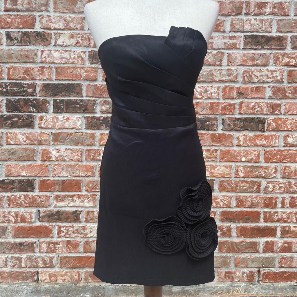 Romeo & Juliet Couture Black Satin Cocktail Dress With Floral Appliqu / Nwot